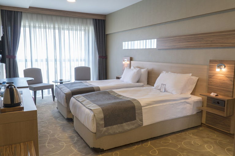 Bedroom 2, Greymark Hotel, Konak