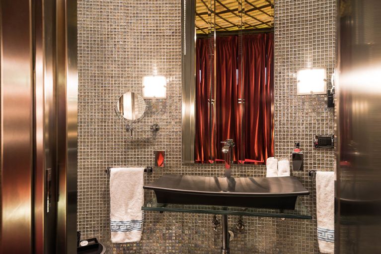 Bathroom 4, MDM Guesthouse, Rome