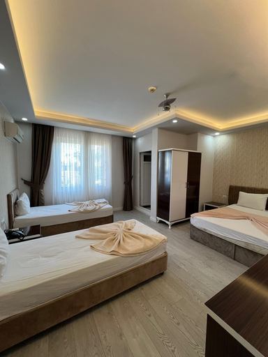 Bedroom 4, Grand Black Hotel, Merkez