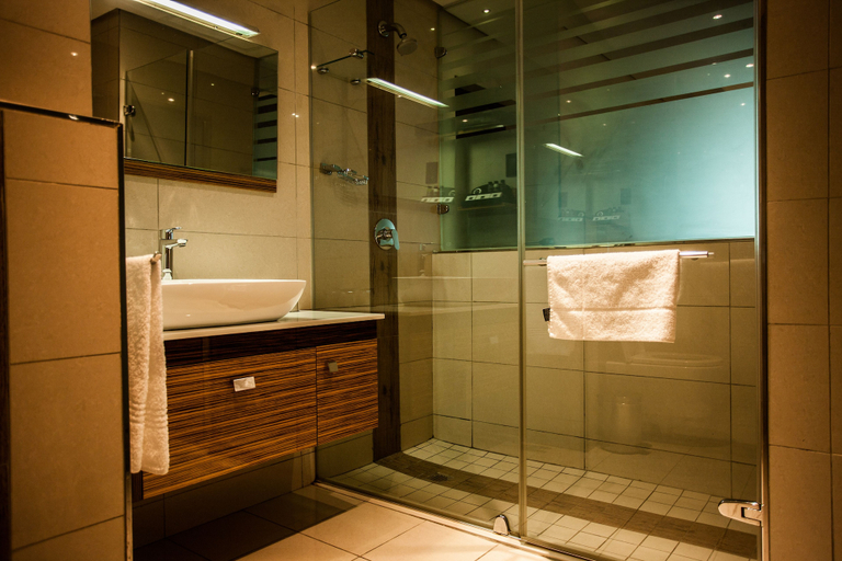 Bathroom 4, Coastlands Umhlanga Hotel and Convention Centre, eThekwini
