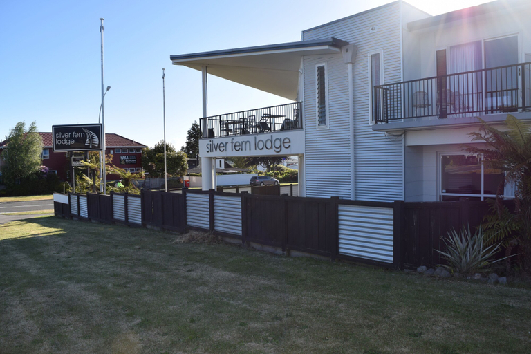 Exterior & Views 2, Silver Fern Lodge, Taupo