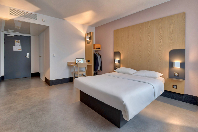 Bedroom 3, B&B HOTEL Bayonne Tarnos, Landes