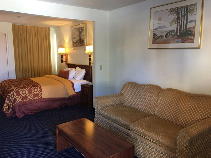 Bedroom 2, Executive Suites Inn, Orange