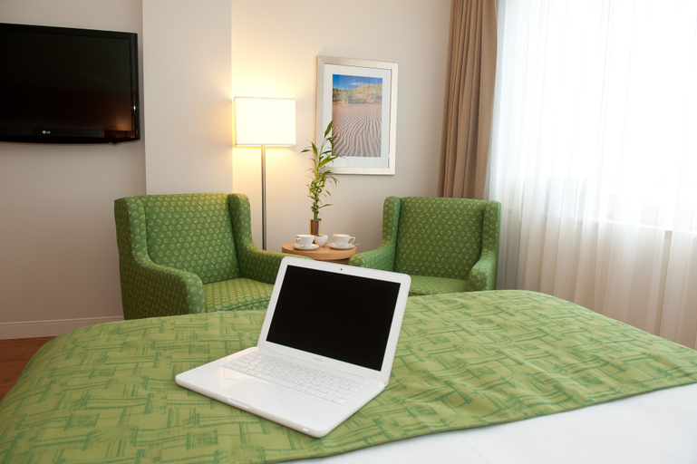 Bedroom 4, The Holman Grand Hotel, Queens