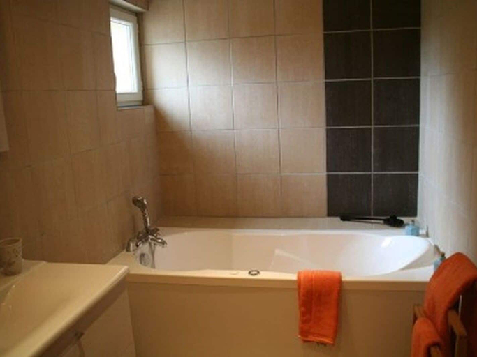 Bathroom 5, Domaine les Marronniers, Calvados