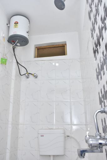 Bathroom 4, Hotel Samman, Varanasi