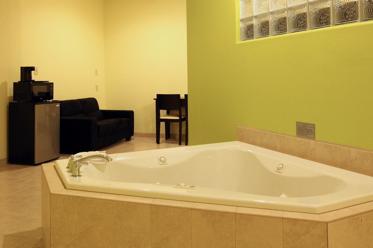 Bathroom 4, Guest Inn San Benito Harlingen, Cameron