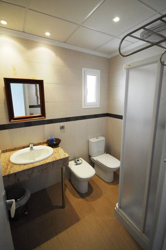 Bathroom 5, Hotel Ampolla Sol, Tarragona