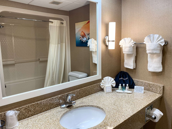 Bathroom 4, Clarion Hotel & Conference Center Toms River, Ocean