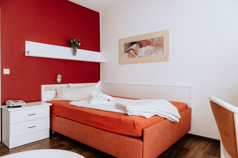 Bedroom 4, Parkhotel Weber-Müller, Osterode am Harz
