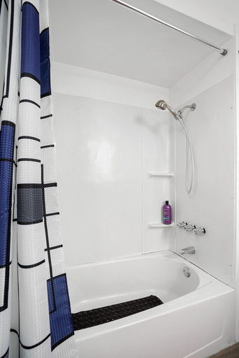 Bathroom 5, Cozy commercial homes in downtown SFO, San Mateo