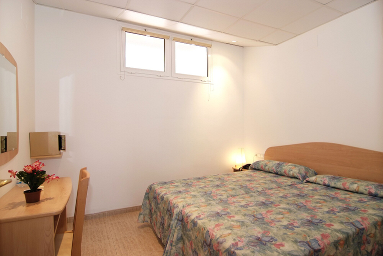 Bedroom 3, Hotel Portbo, Girona