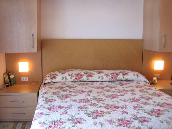 Bedroom 4, Hotel Olimpia, Rimini