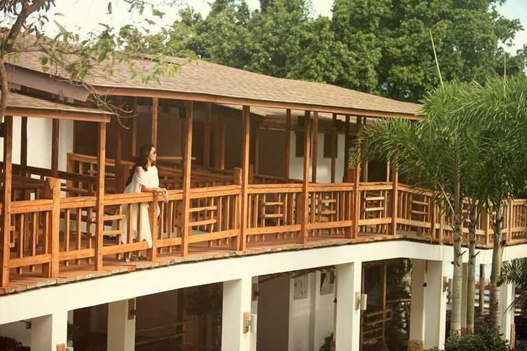 Exterior & Views 2, Boffo Resort, Loon