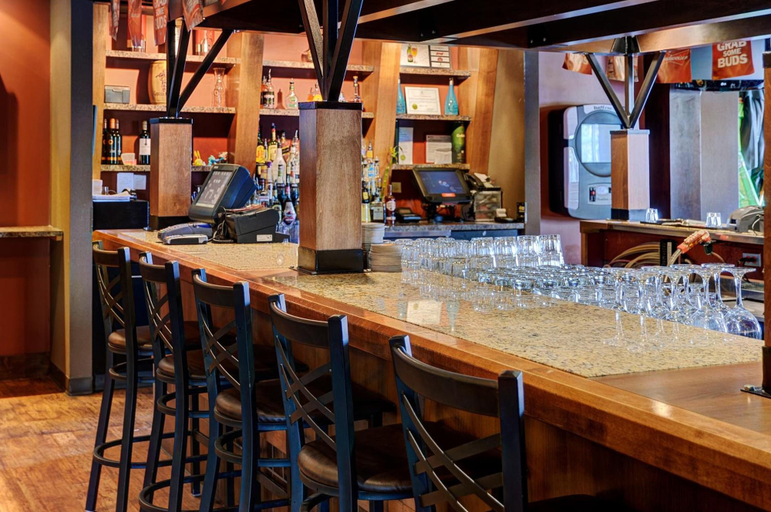 Food & Drinks 5, Lakeview Inns & Suites Fort Saskatchewan, Division No. 11