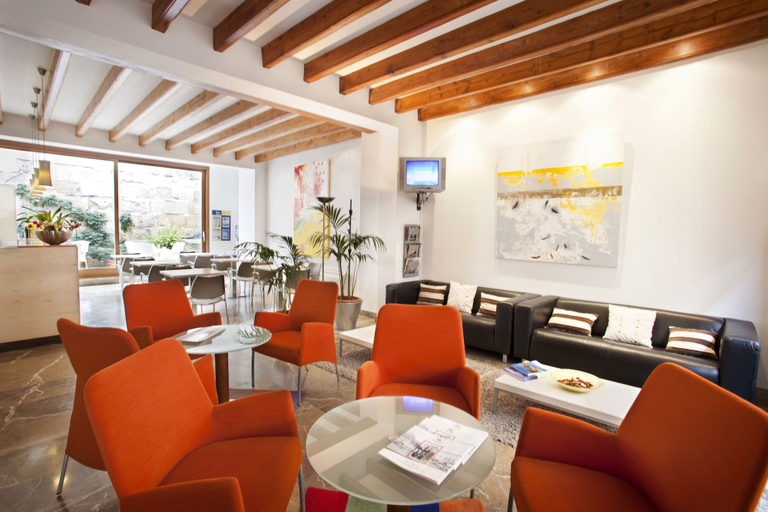 Others 5, L'Hostal hotel d'interior, Baleares