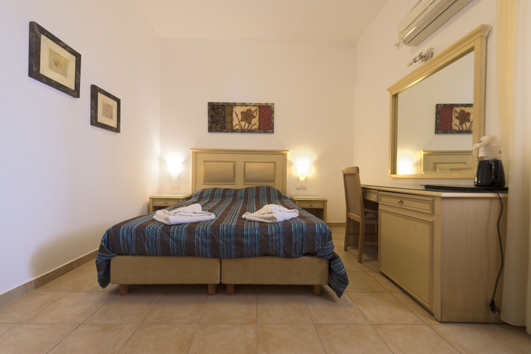 Bedroom 3, Hotel Continental, South Aegean