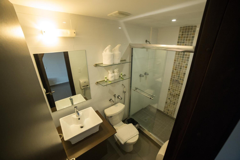 Bathroom 4, Hotel Ojos del Rio, Panamá