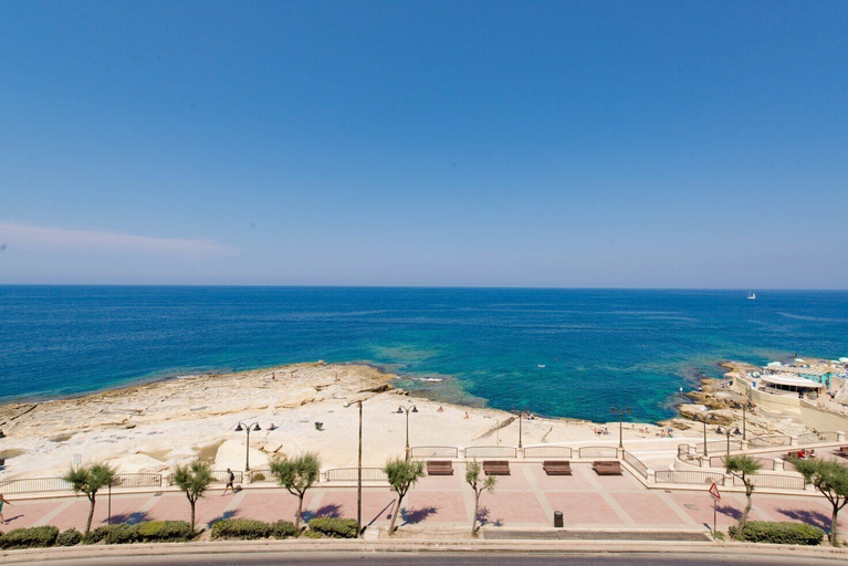 Others 5, Charming Seafront Apartment, Perfect for Families