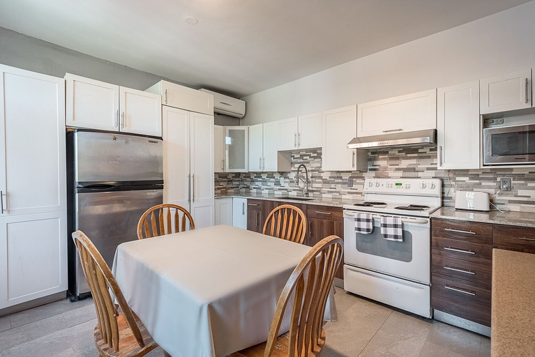 Others 4, Beautiful 6BR Apt Near Olympic Stadium, Montréal
