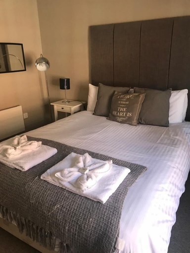 Bedroom 2, The Castle Inn, Somerset
