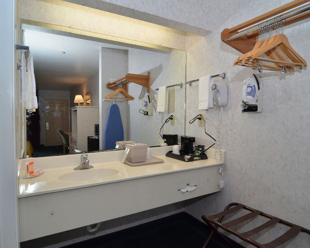 Bathroom 4, Econo Lodge San Antonio South, Bexar