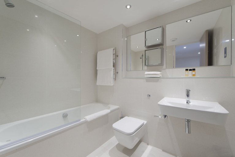 Bathroom 4, The Rosebery by Supercity Aparthotels, London