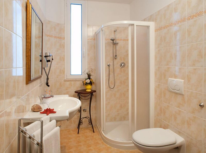 Bathroom 5, Hotel Olimpia, Rimini