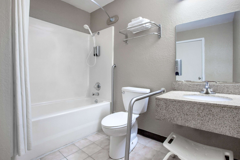 Bathroom 5, Super 8 by Wyndham Sherman, Grayson