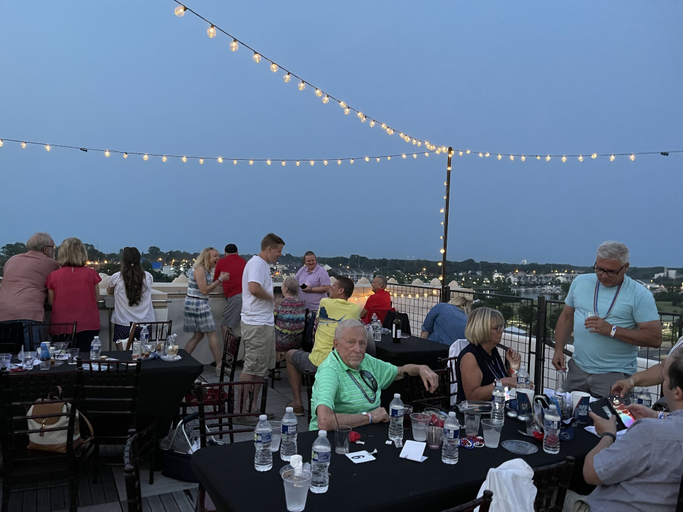 Food & Drinks 5, Ariel Broadway Hotel, Lorain
