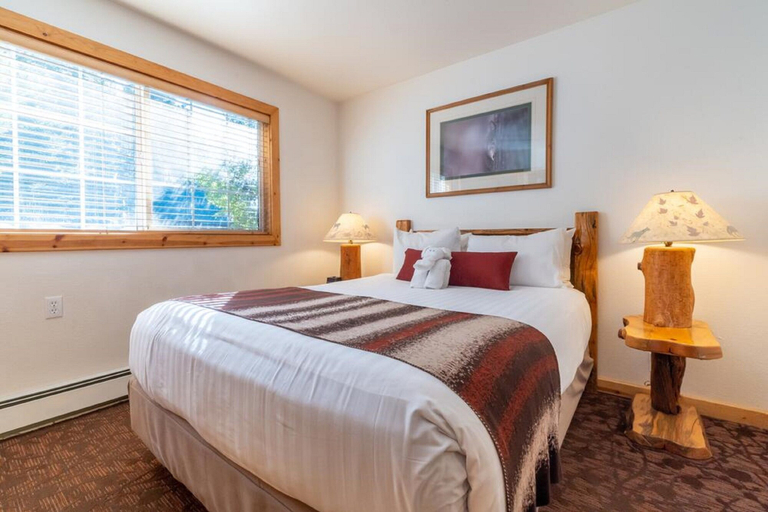 Bedroom 4, Red Wolf Lakeside Lodge, Placer