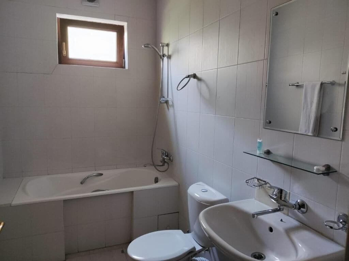Bathroom 5, Hotel Beaumonde Garden, Tbilisi