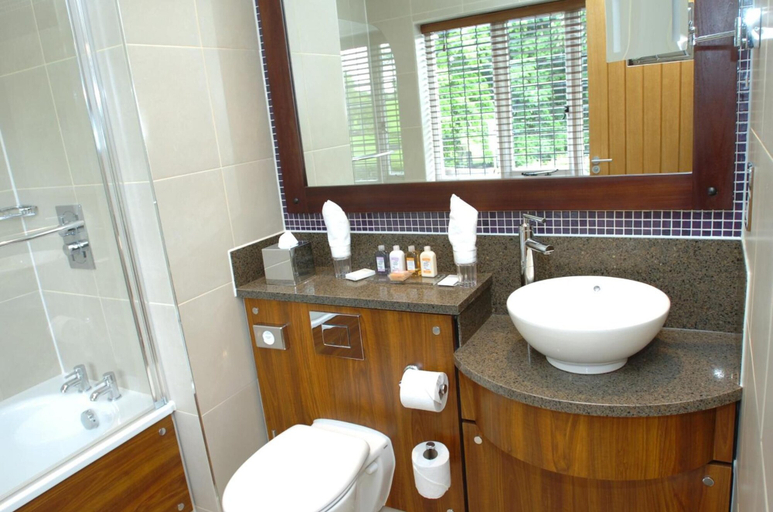 Bathroom 3, Bears Paw Inn, Cheshire East