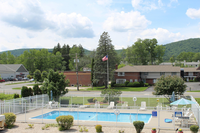 Exterior & Views 2, Howard Johnson by Wyndham Lenox, Berkshire