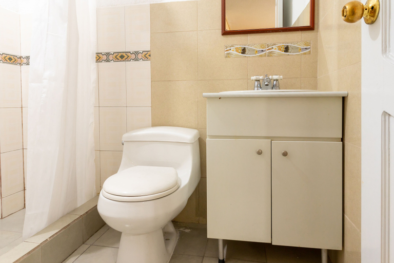 Bathroom 5, Hotel Miraflores, Ibarra