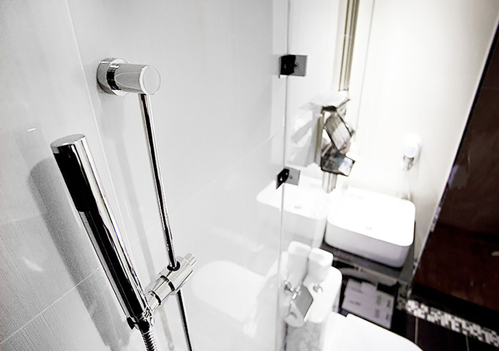 Bathroom 3, Royal Group Hotel Ho Yi Branch, Kaohsiung