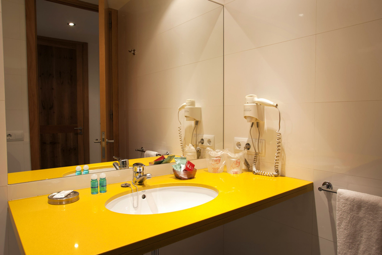 Bathroom 3, L'Hostal hotel d'interior, Baleares
