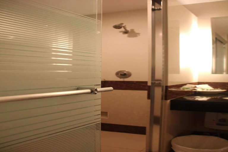 Bathroom 5, Thatphanom River View Hotel, That Phanom