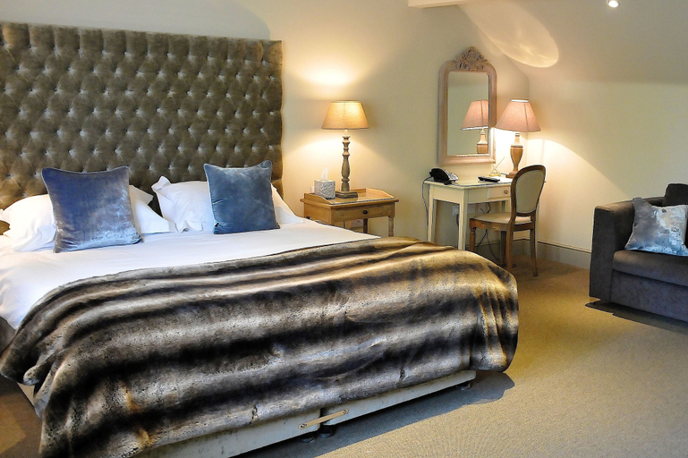 Bedroom 2, The Red Lion Inn, Somerset