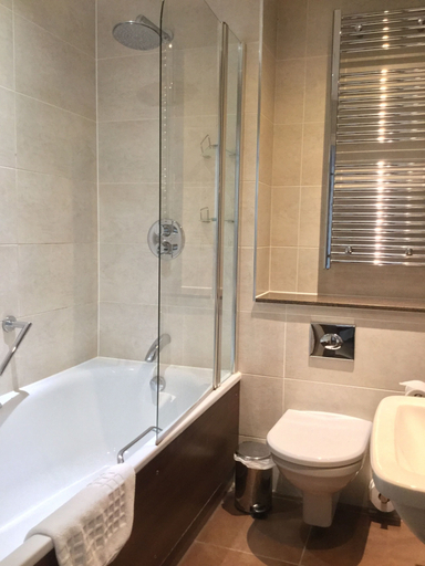 Bathroom 3, The Boleyn Hotel, Surrey