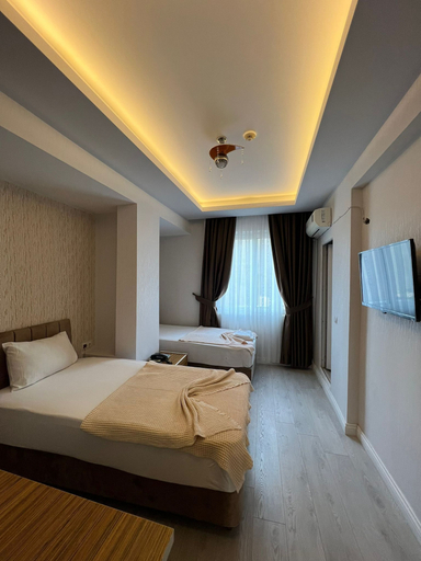 Bedroom 4, Grand Black Hotel, Merkez