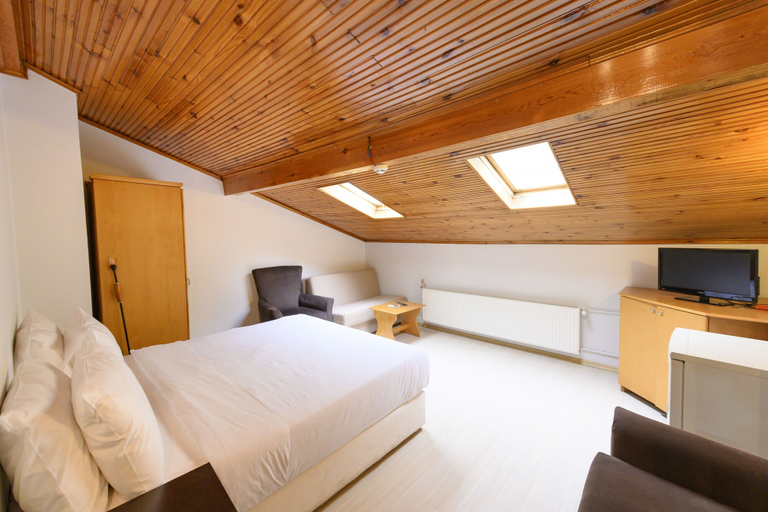 Bedroom 4, Entes Apart, Beyoğlu