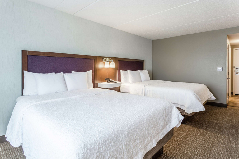 Bedroom 3, Hampton Inn & Suites Chicago-Libertyville, Lake