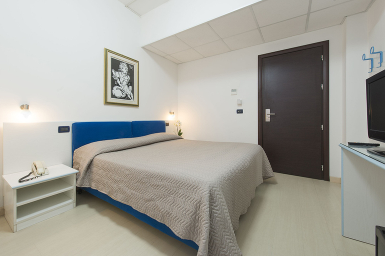 Bedroom 5, Grand Adriatico, Pescara