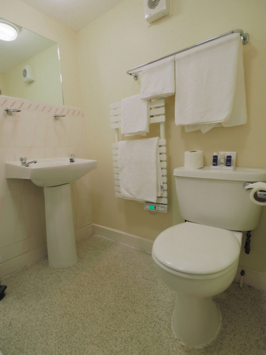 Bathroom 3, The Royal Hotel, Eilean Siar