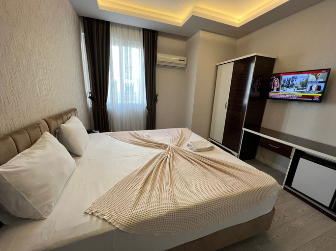 Bedroom 3, Grand Black Hotel, Merkez