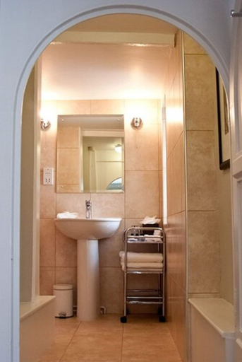 Bathroom 4, The White Hart Hotel, Devon