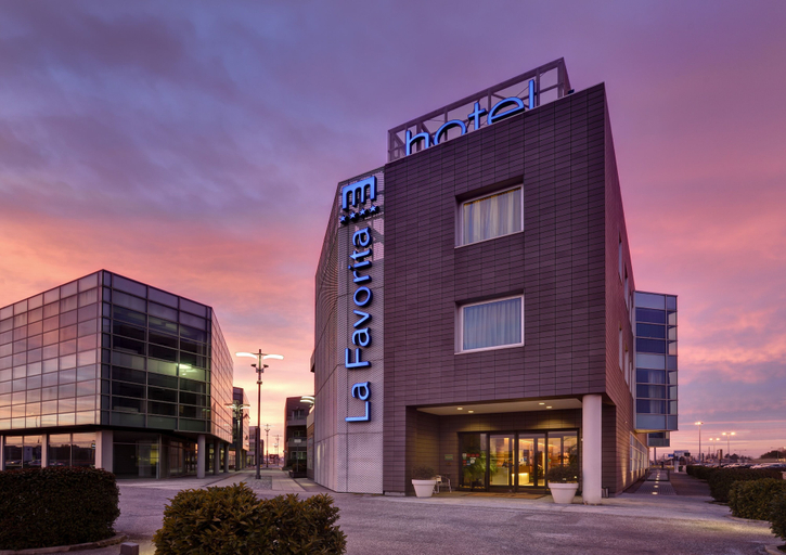 Exterior & Views 2, Hotel La Favorita, Mantua