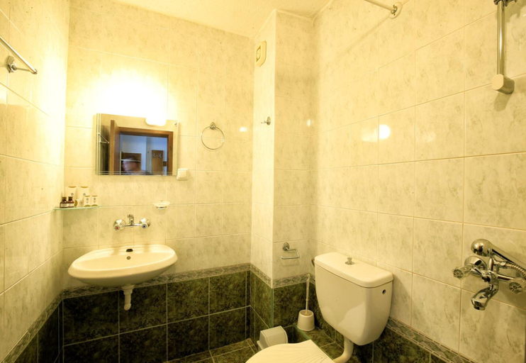 Bathroom 3, Hotel Corona - All Inclusive, Nesebar