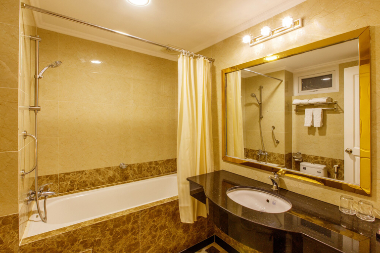 Bathroom 5, Huong Sen Annex Hotel, District 1